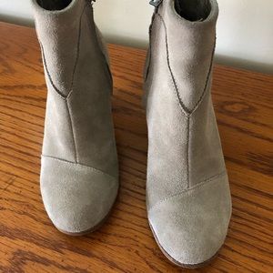 Toms ankle boots. Heel is approx. 2 inches. SZ 7M